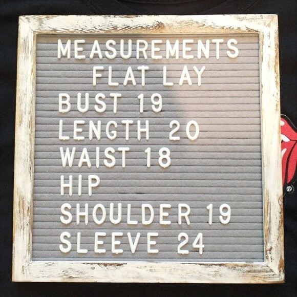 Rolling Stones Black T-Shirt Size M Graphic Logo Lips and Tongue Cotton Cropped - Picture 7 of 7